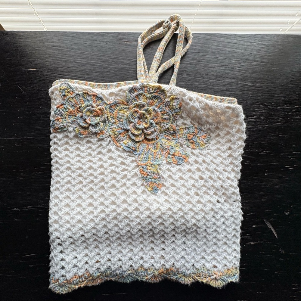 Abercrombie & Fitch White Crochet Top with Floral Accents “The Trevor Project” L - Picture 7 of 11